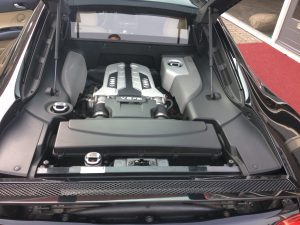 Audi R8 420HP V8 FSI R-tronic 7