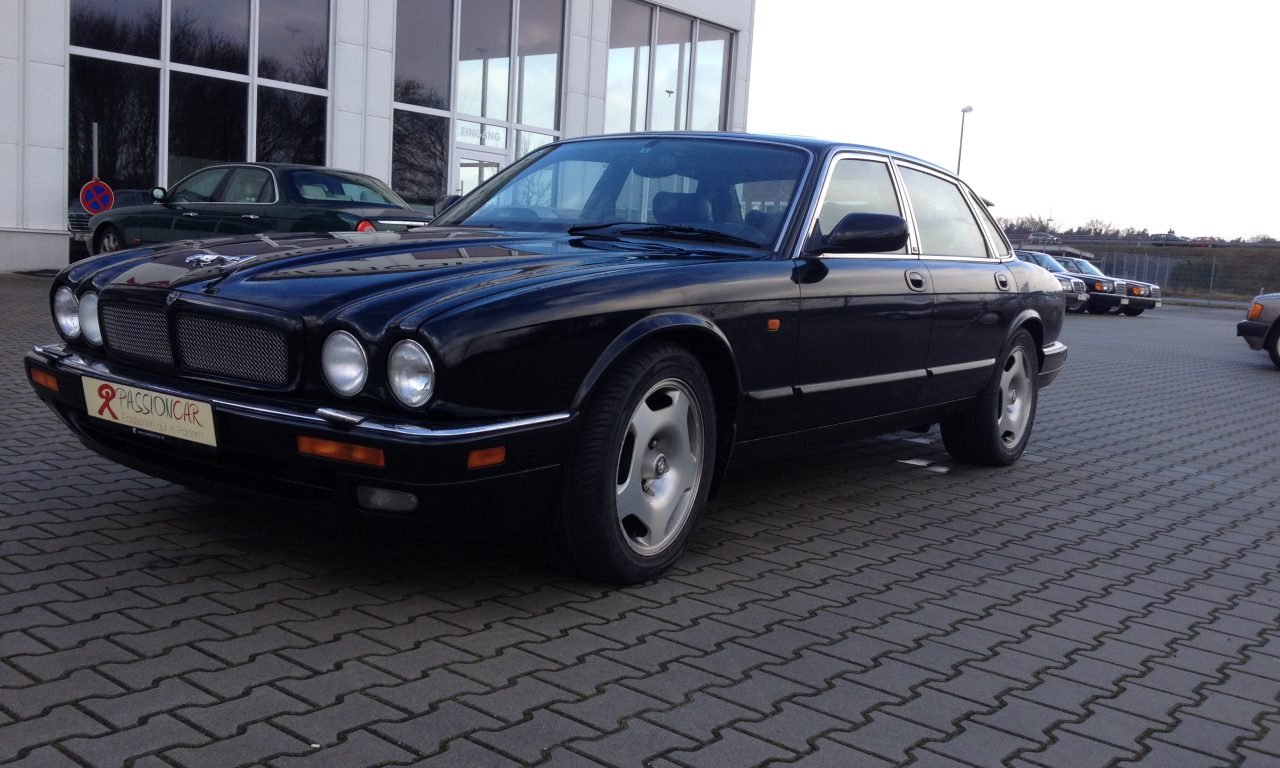 Jaguar XJR X300 3