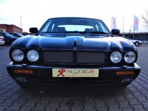 Jaguar XJR X300