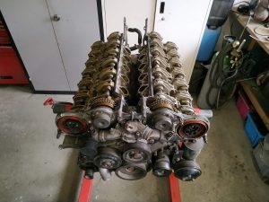V12 Top engine gasket overhaul 6