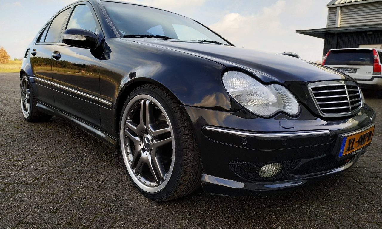 Mercedes C32 AMG 5