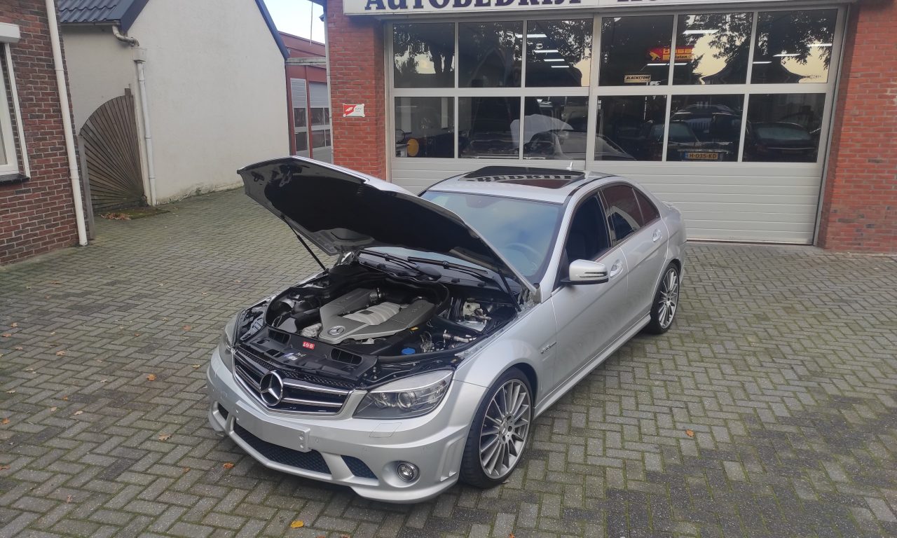 That Sound !!!! Mercedes C63 AMG P30 Performance pack