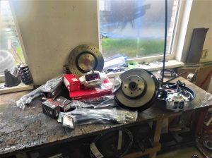 Rear Wheel hub rebuild + new brake parts S124 V8 Turbo 4