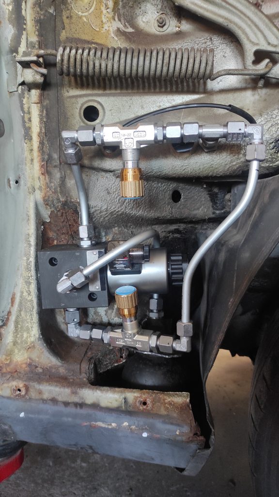 S124 front hydraulic SLS suspension Part 1 2