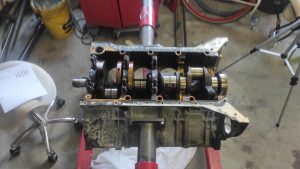 M113 crankshaft + rods + pistons removed "part 3" S124 V8 Turbo 1