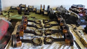 M113 crankshaft + rods + pistons removed "part 3" S124 V8 Turbo 11