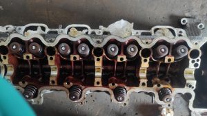cylinder head rebuild. lapping valves and vacuum testing heads 4