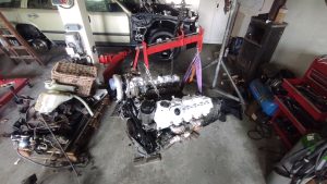 M113 V8 turbo Engine & transmission back in the car !!! 1